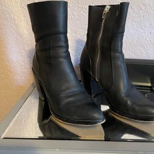 DV black leather boots